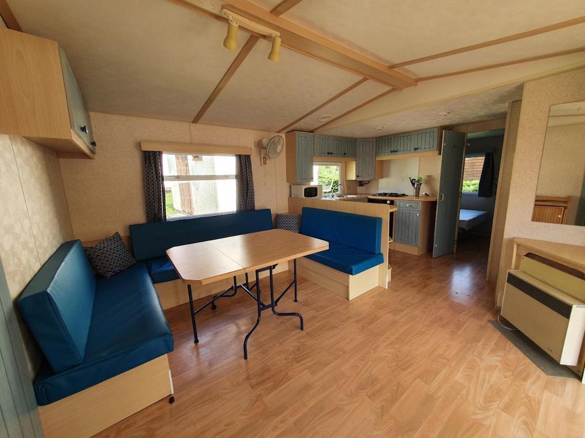 Casties-Labrande Camping Familial Paisible Avec Piscine, Mobil Home , Chalet, Studio & Emplacement Nue מראה חיצוני תמונה
