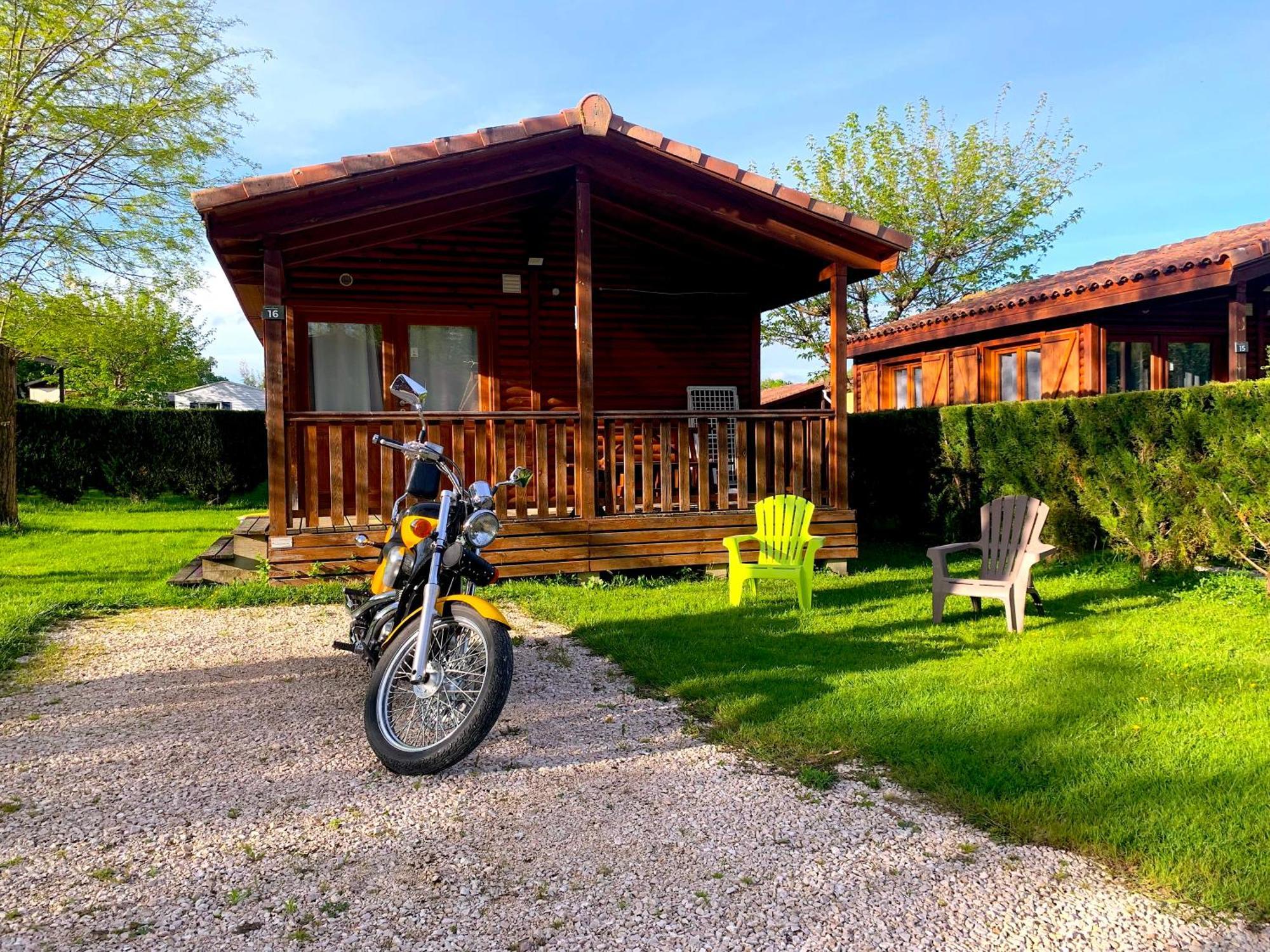 Casties-Labrande Camping Familial Paisible Avec Piscine, Mobil Home , Chalet, Studio & Emplacement Nue מראה חיצוני תמונה