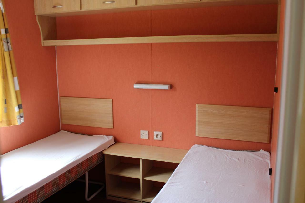 Casties-Labrande Camping Familial Paisible Avec Piscine, Mobil Home , Chalet, Studio & Emplacement Nue מראה חיצוני תמונה
